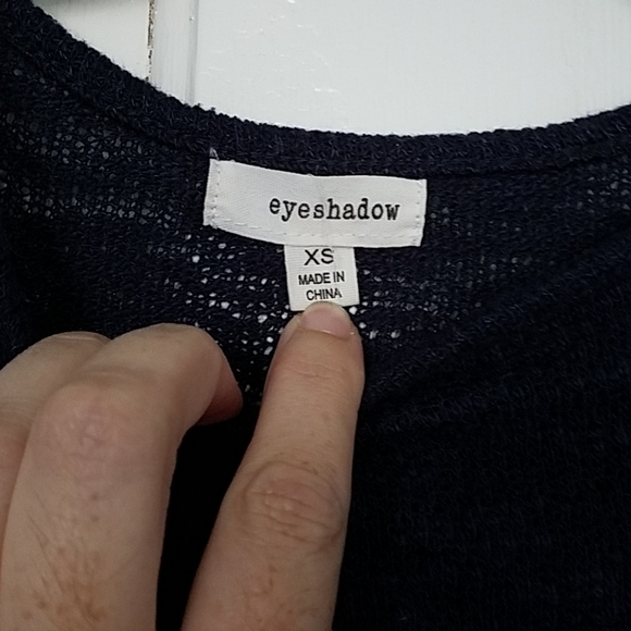 Beautiful navy blue hi-lo sweater - Picture 2 of 3